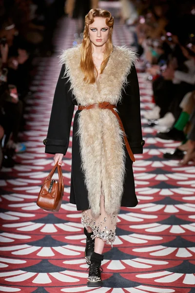 Look 8